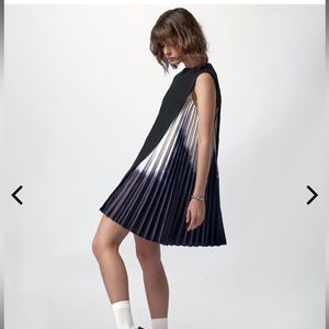 Accordion mini dress 💙🖤